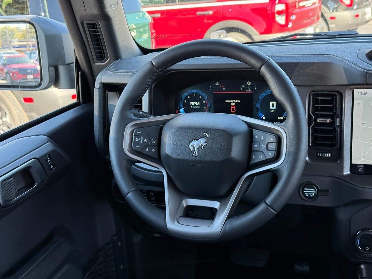 Ford Bronco Vehicle Full-screen Gallery Image 06