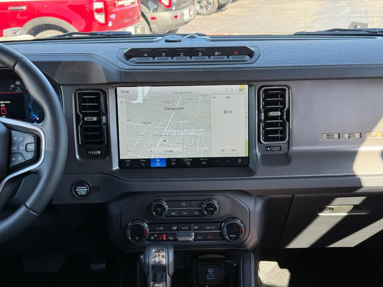 Ford Bronco Vehicle Full-screen Gallery Image 07