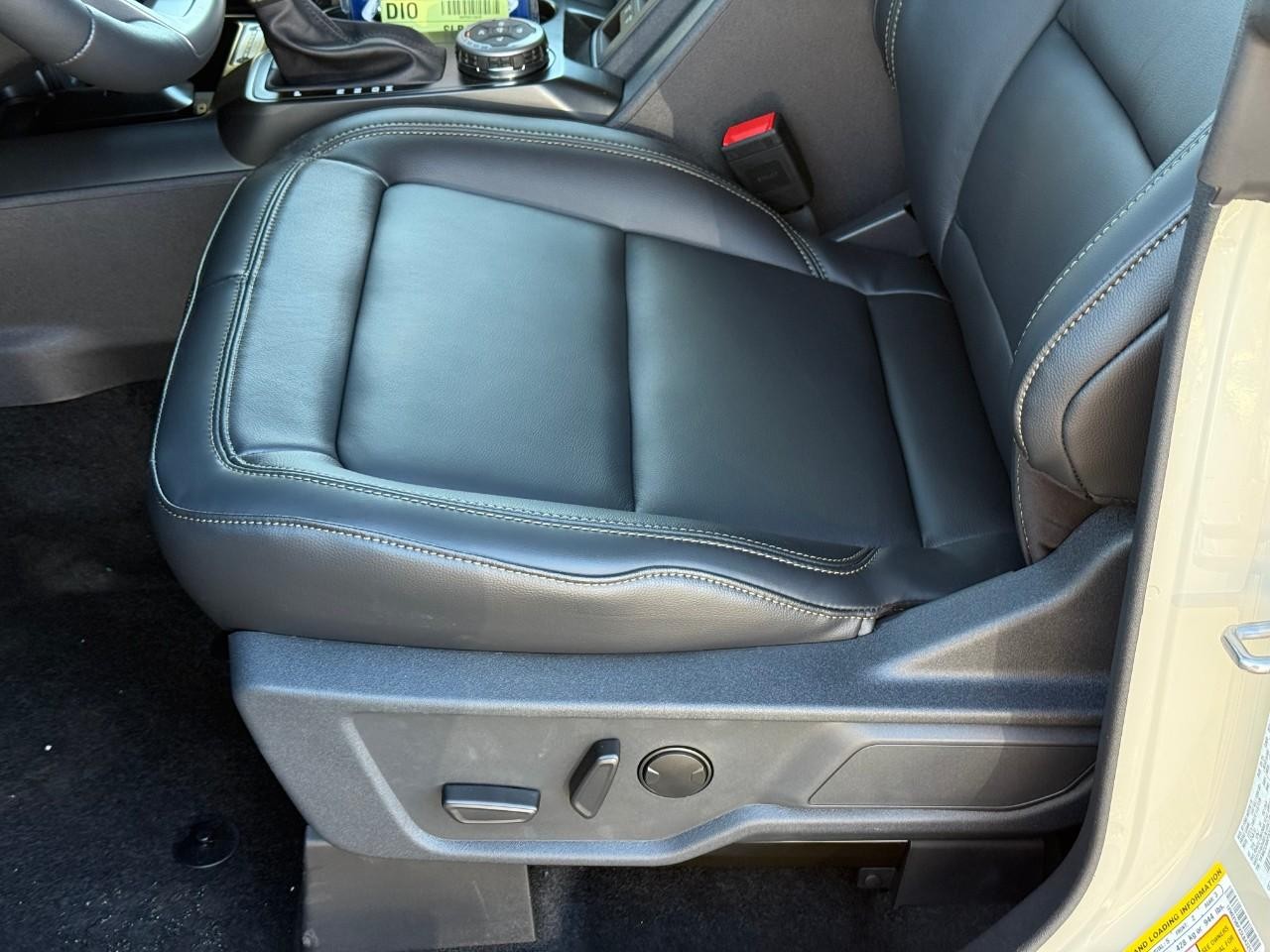 Ford Bronco Vehicle Full-screen Gallery Image 11