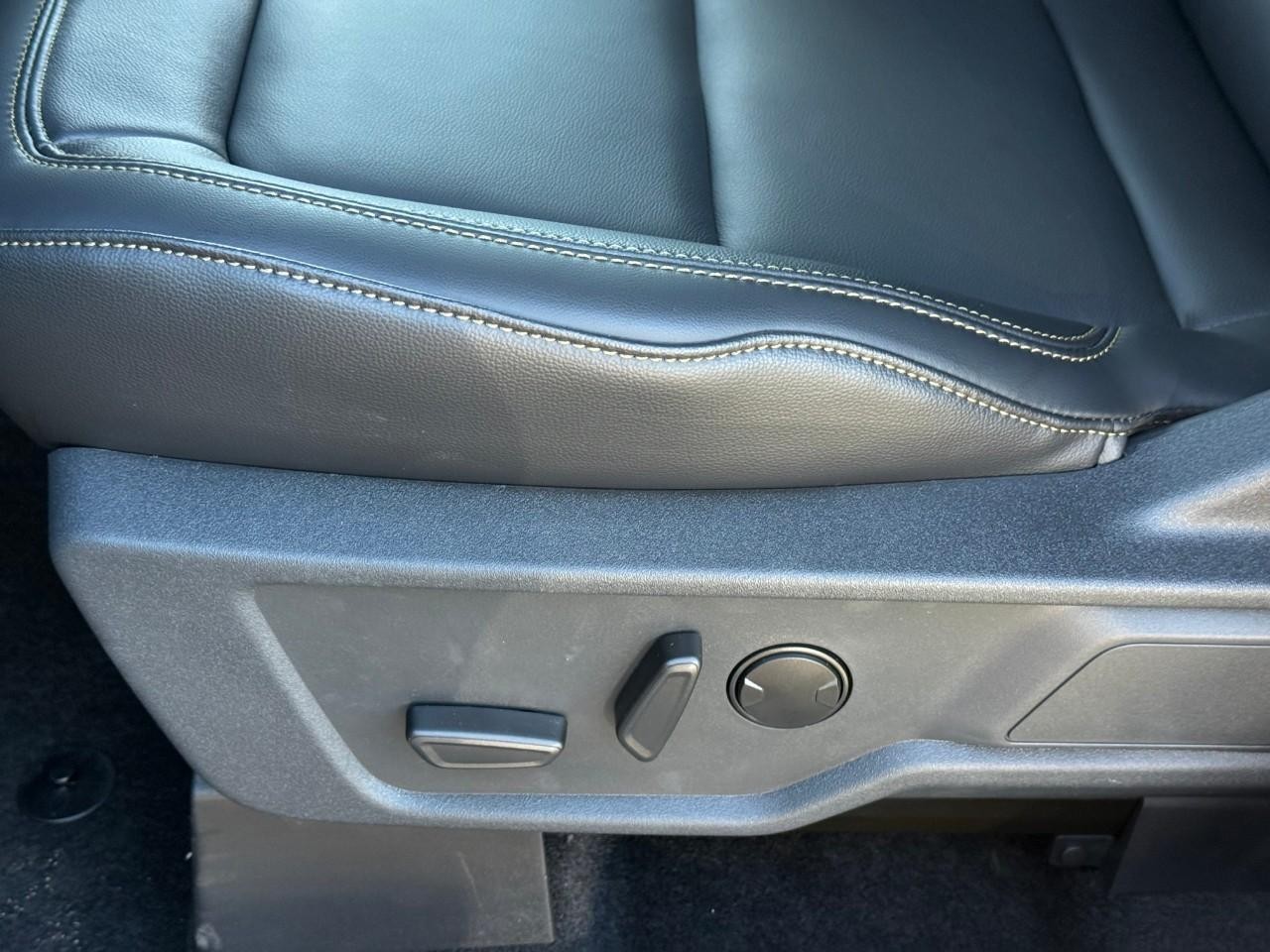 Ford Bronco Vehicle Full-screen Gallery Image 12