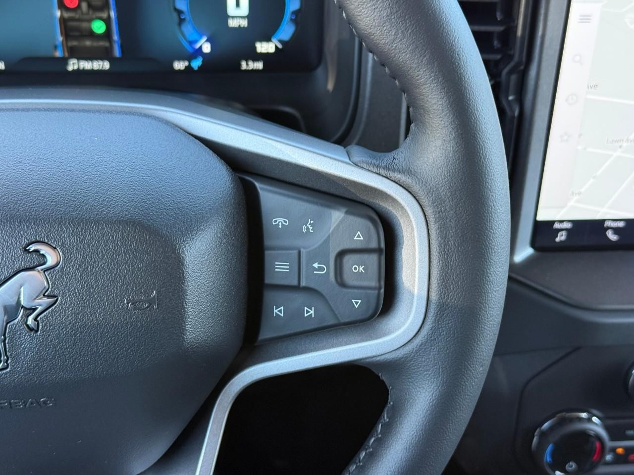 Ford Bronco Vehicle Full-screen Gallery Image 14