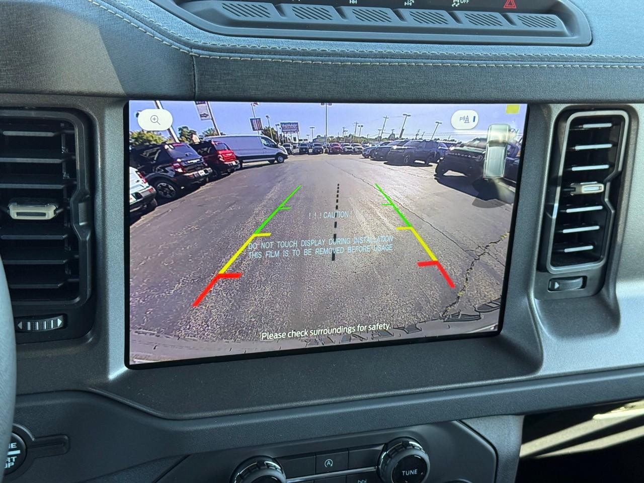 Ford Bronco Vehicle Full-screen Gallery Image 17