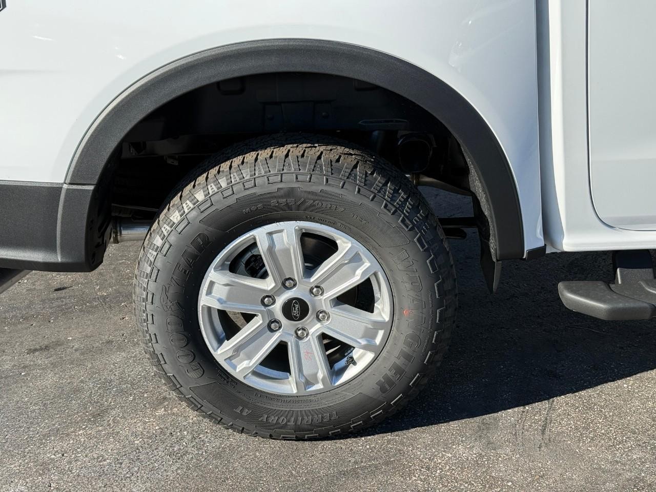 Ford Ranger Vehicle Full-screen Gallery Image 04