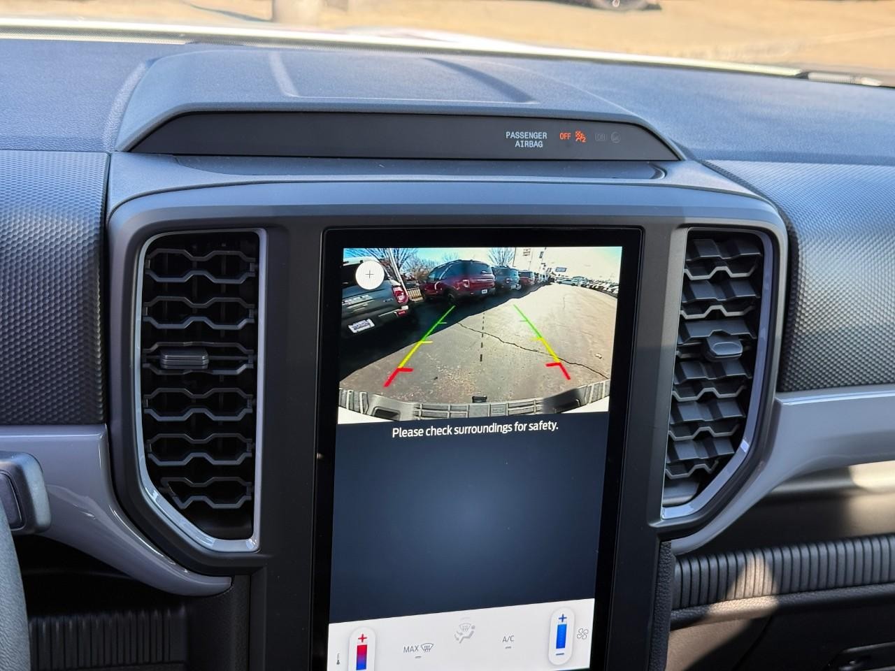 Ford Ranger Vehicle Full-screen Gallery Image 16