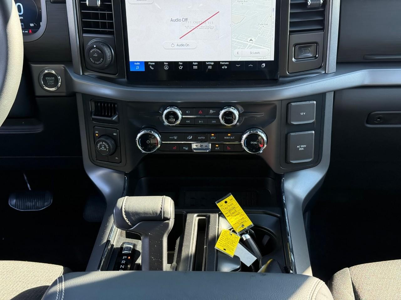 Ford F-150 Vehicle Full-screen Gallery Image 09