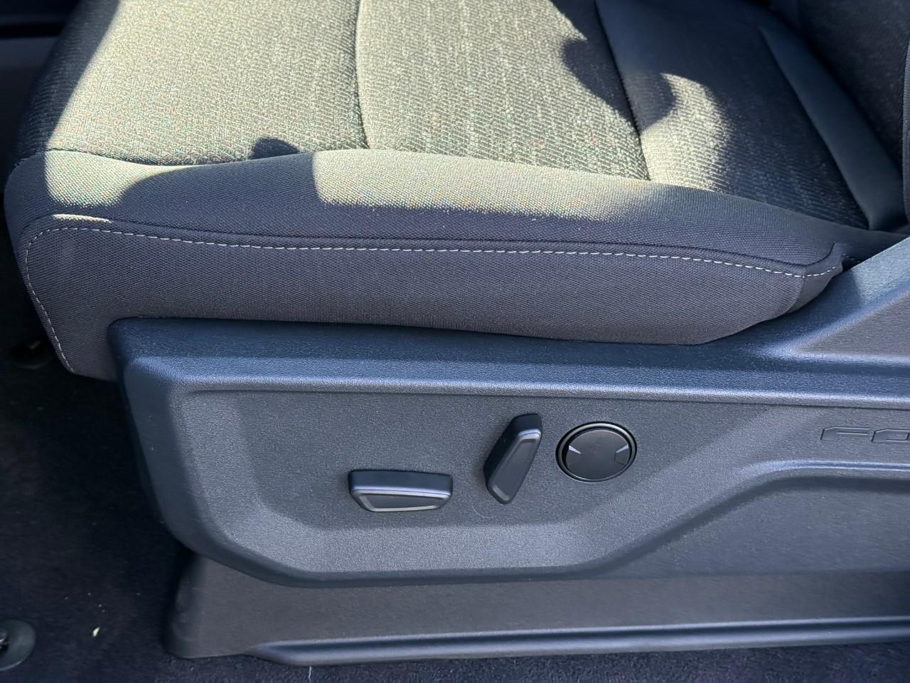 Ford F-150 Vehicle Full-screen Gallery Image 12