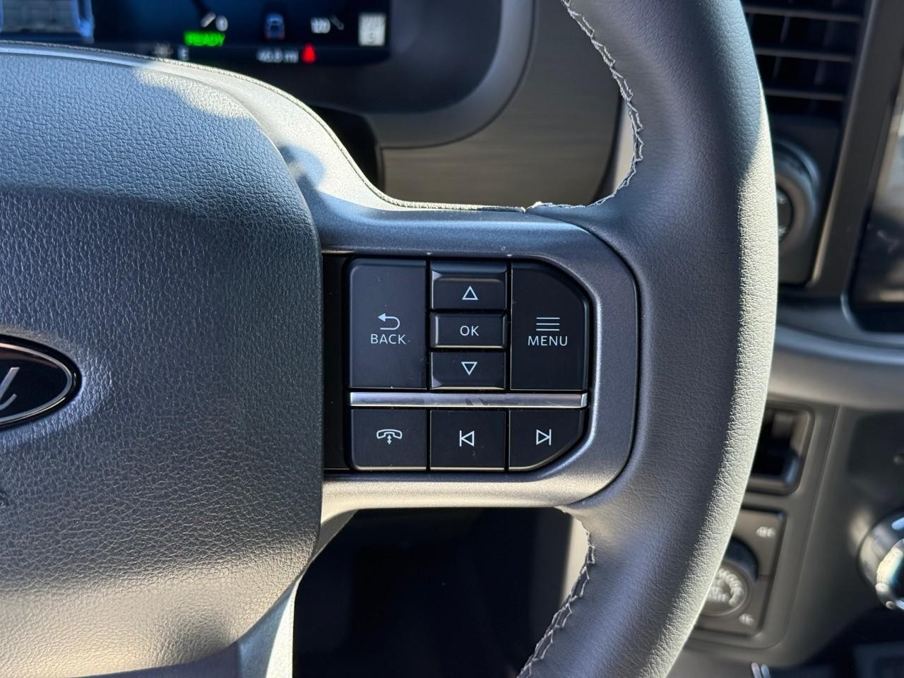 Ford F-150 Vehicle Full-screen Gallery Image 15