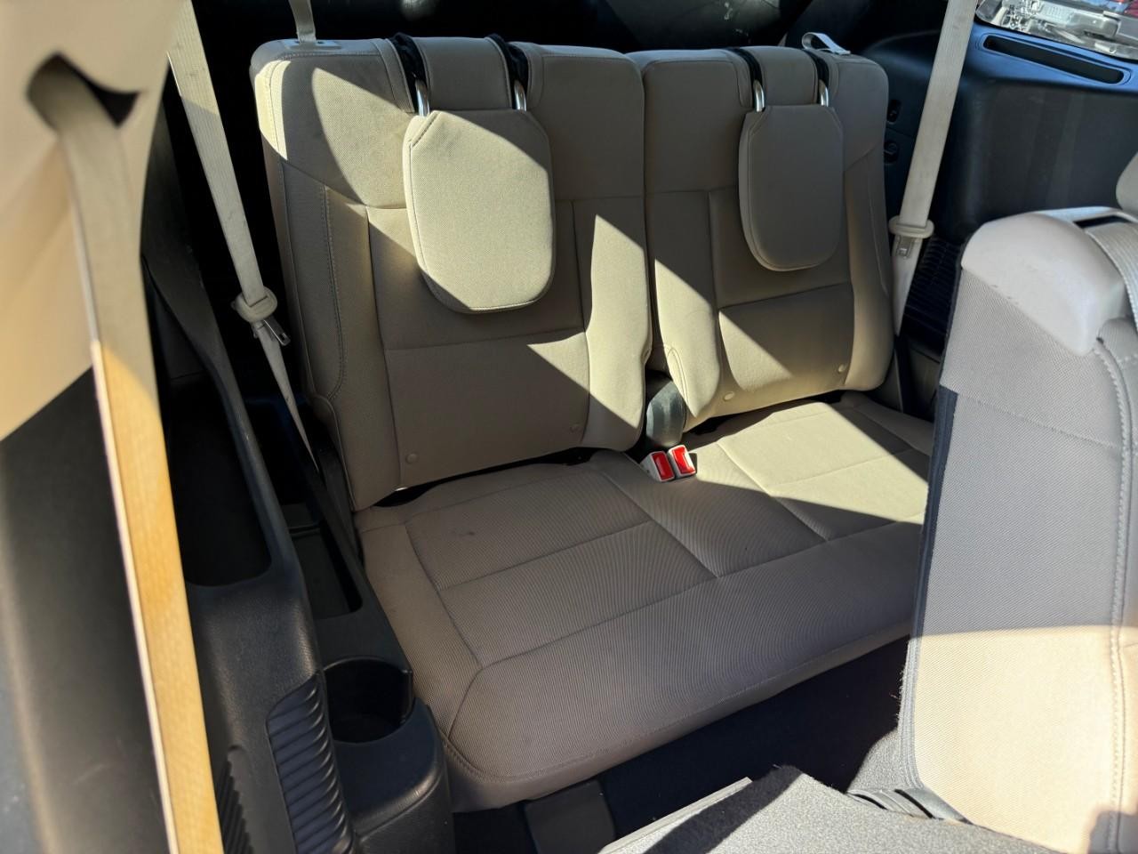 Ford Explorer Vehicle Full-screen Gallery Image 06