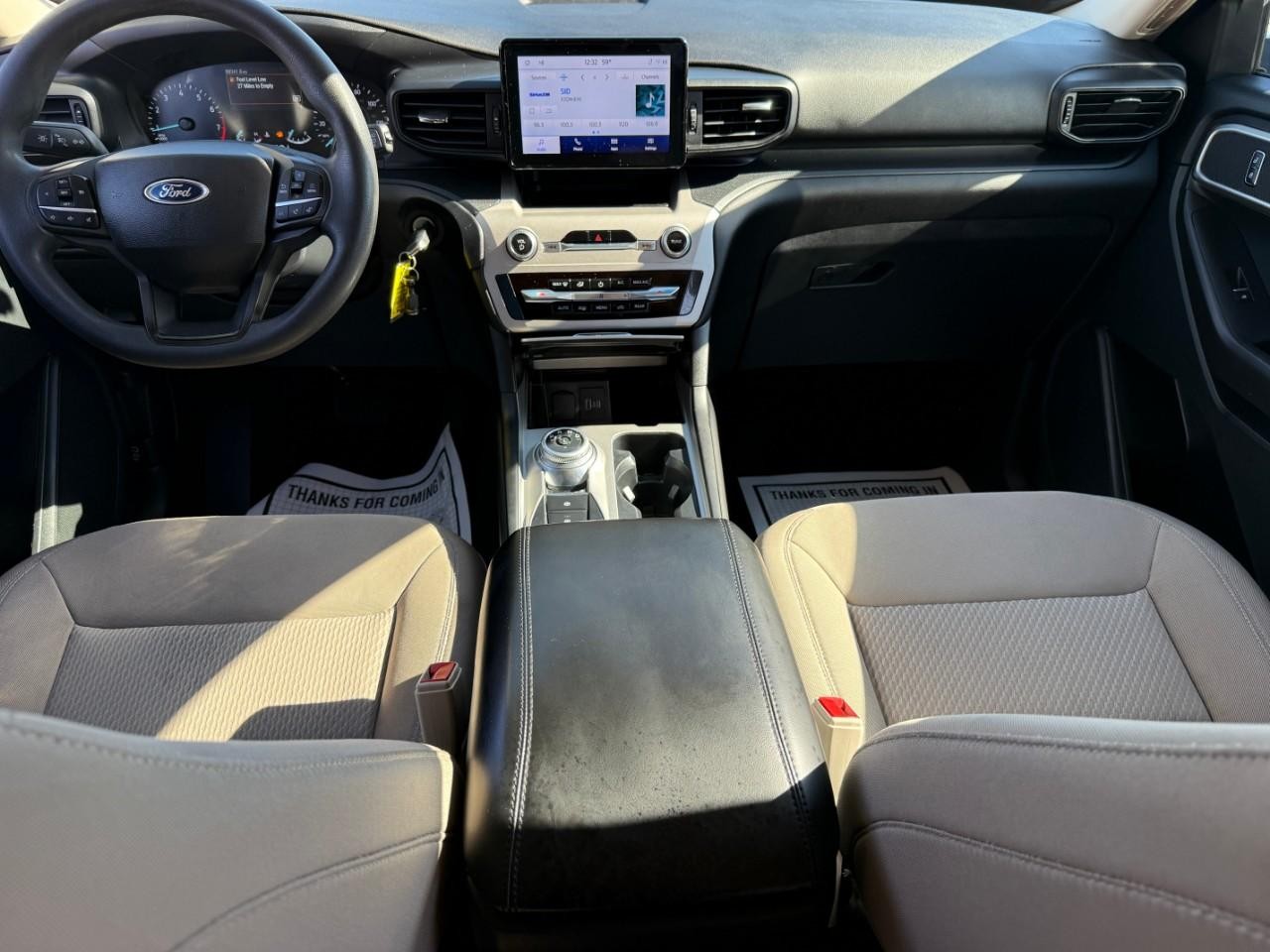 Ford Explorer Vehicle Full-screen Gallery Image 07