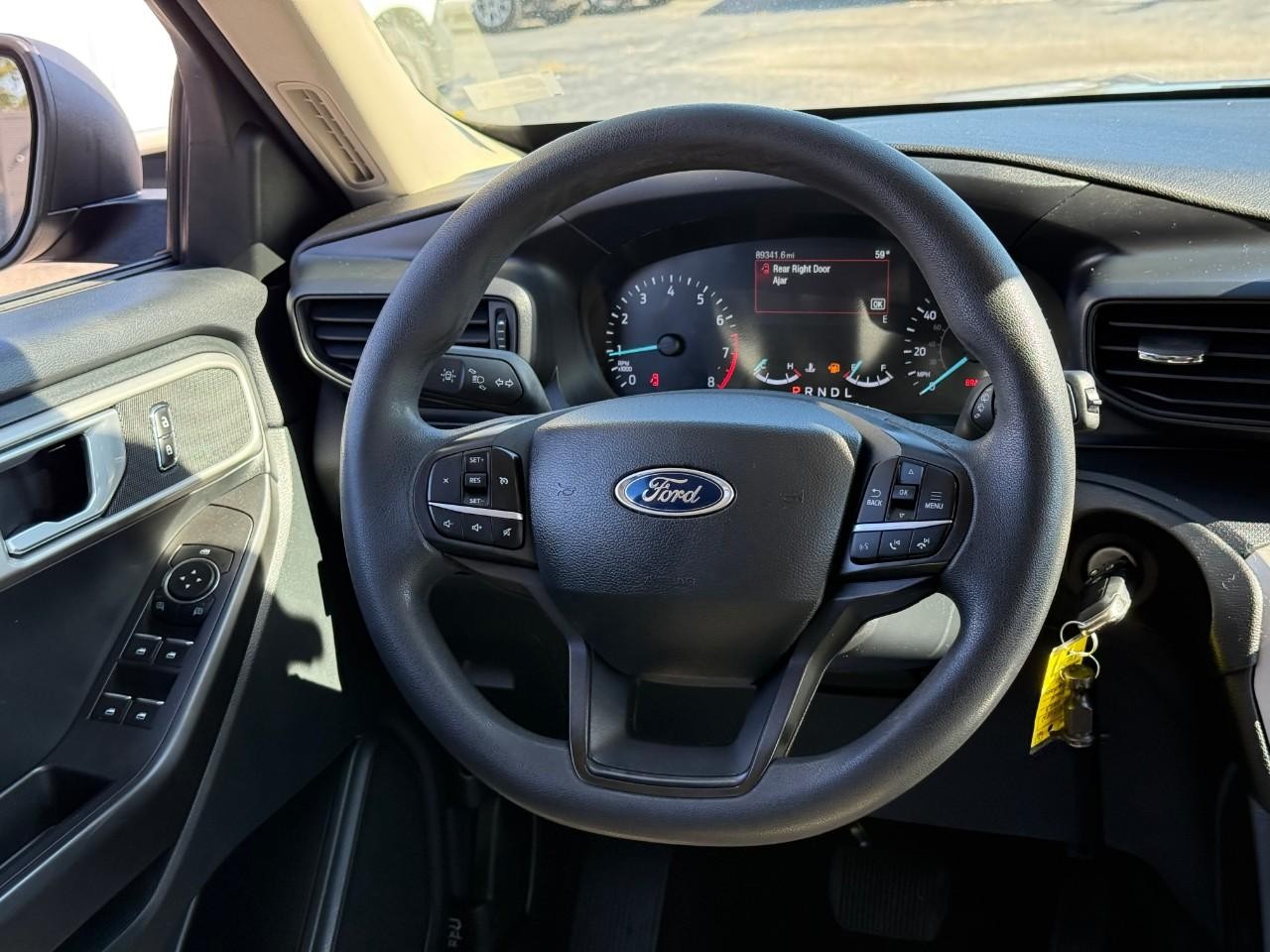 Ford Explorer Vehicle Full-screen Gallery Image 08