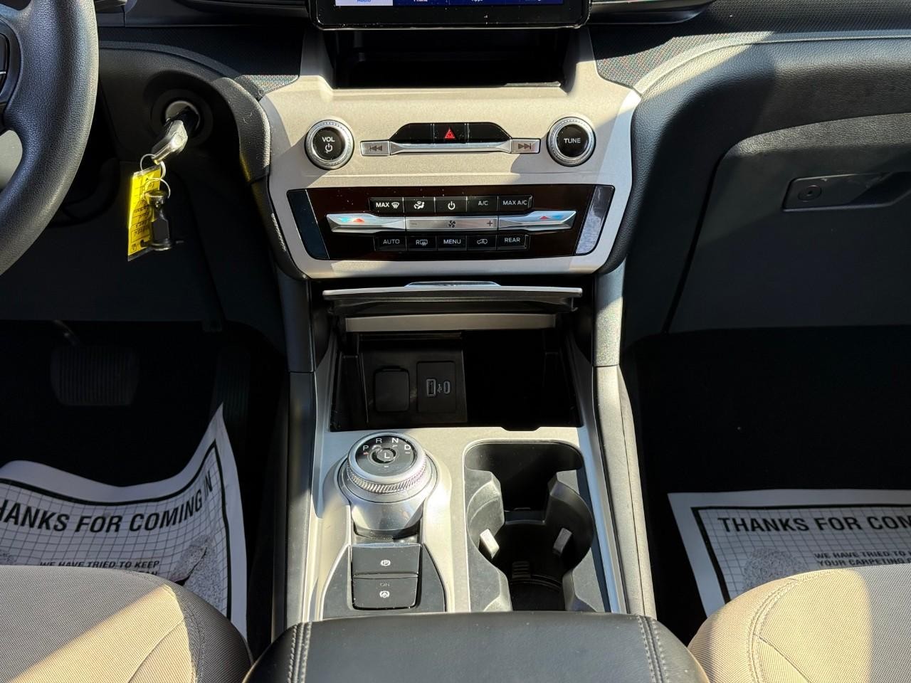 Ford Explorer Vehicle Full-screen Gallery Image 10