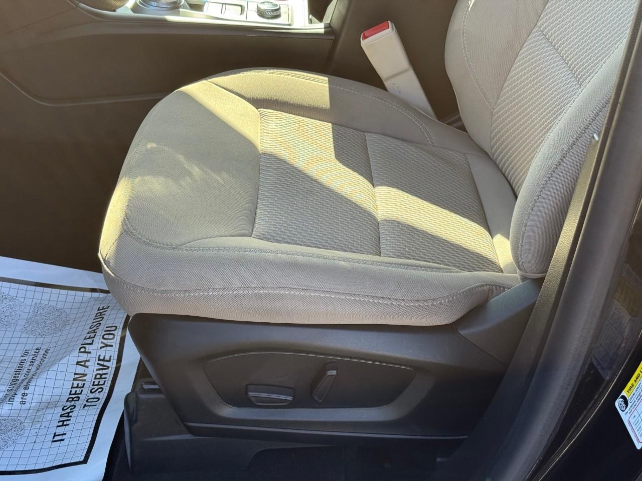 Ford Explorer Vehicle Full-screen Gallery Image 13