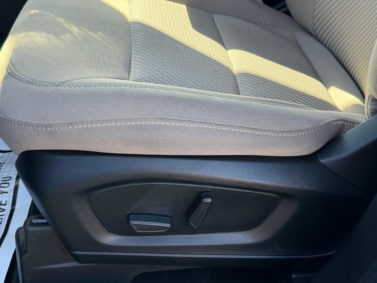 Ford Explorer Vehicle Full-screen Gallery Image 14