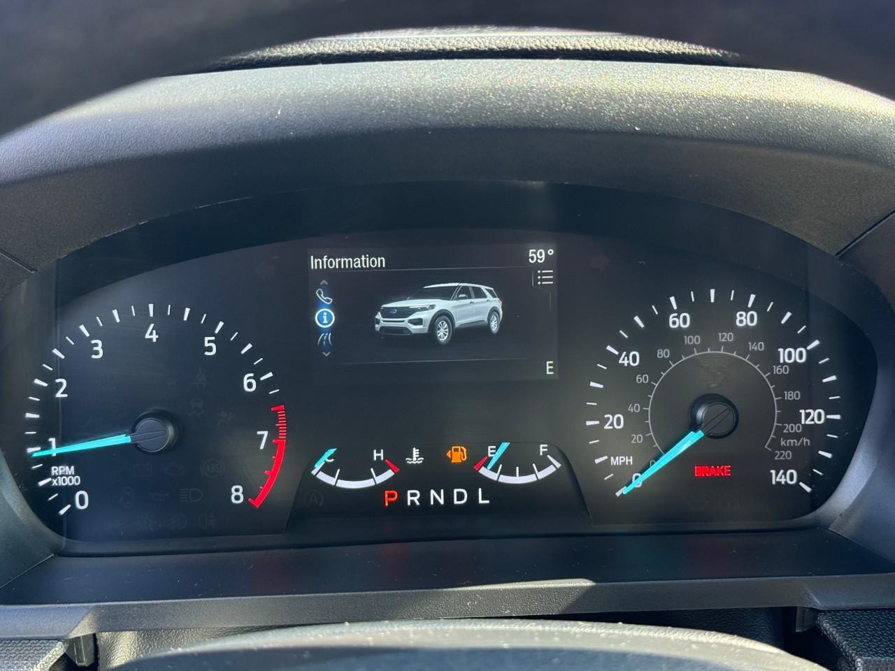 Ford Explorer Vehicle Full-screen Gallery Image 17