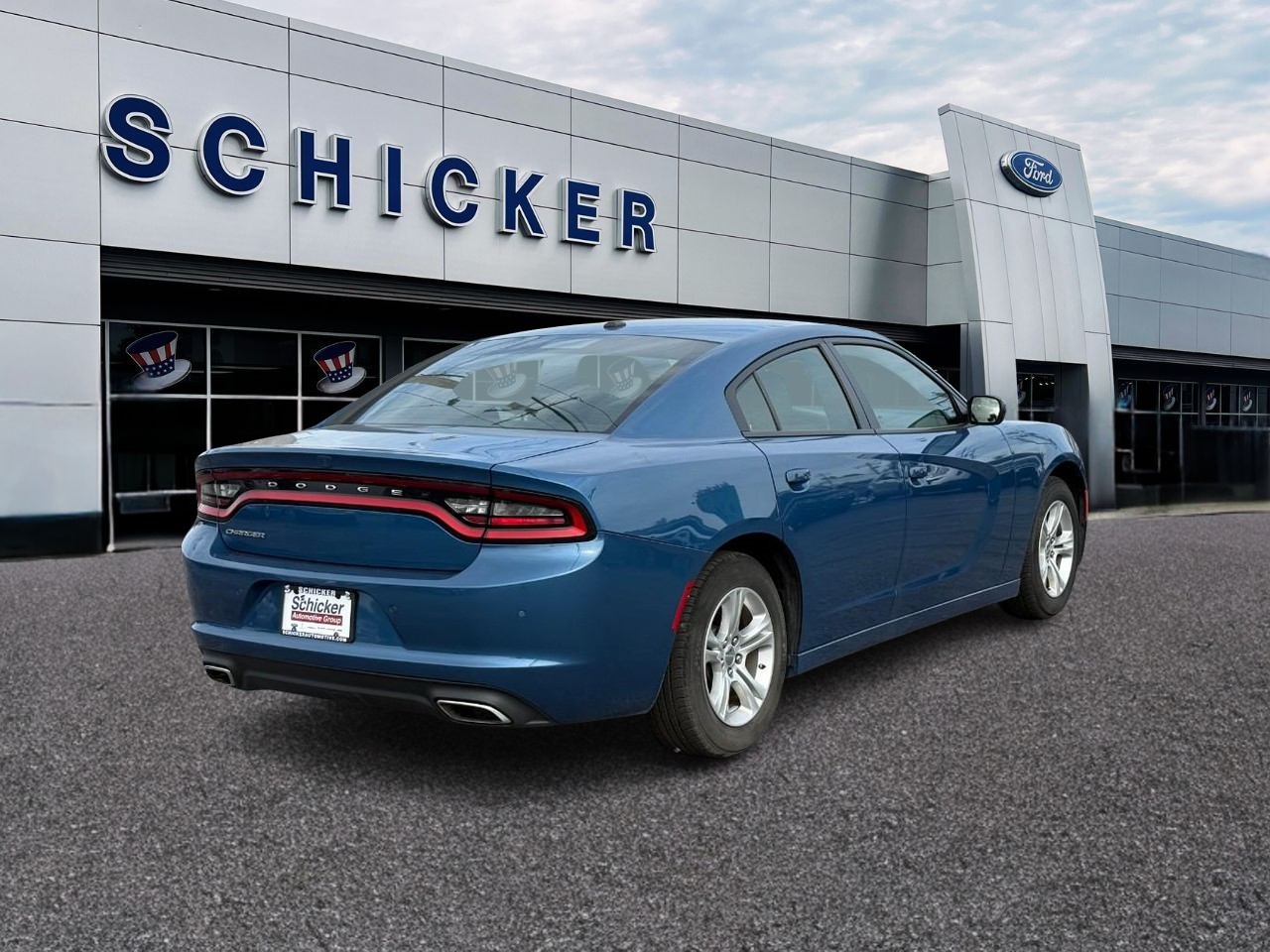 Dodge Charger Vehicle Full-screen Gallery Image 02