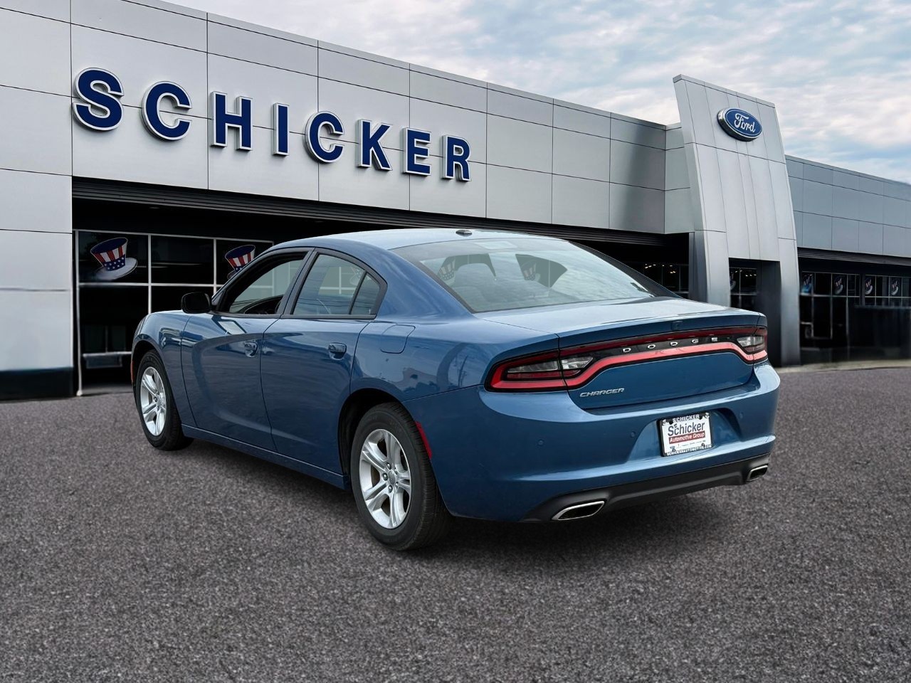 Dodge Charger Vehicle Full-screen Gallery Image 03