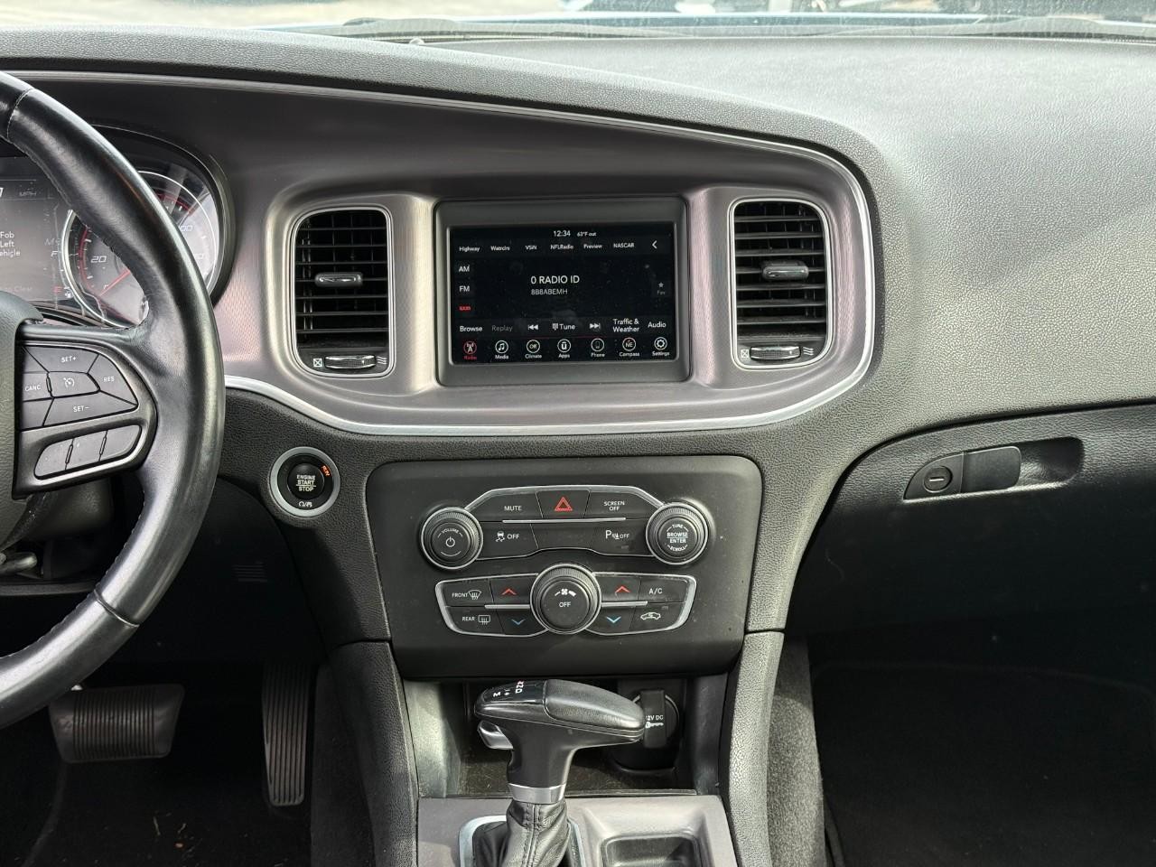 Dodge Charger Vehicle Full-screen Gallery Image 08