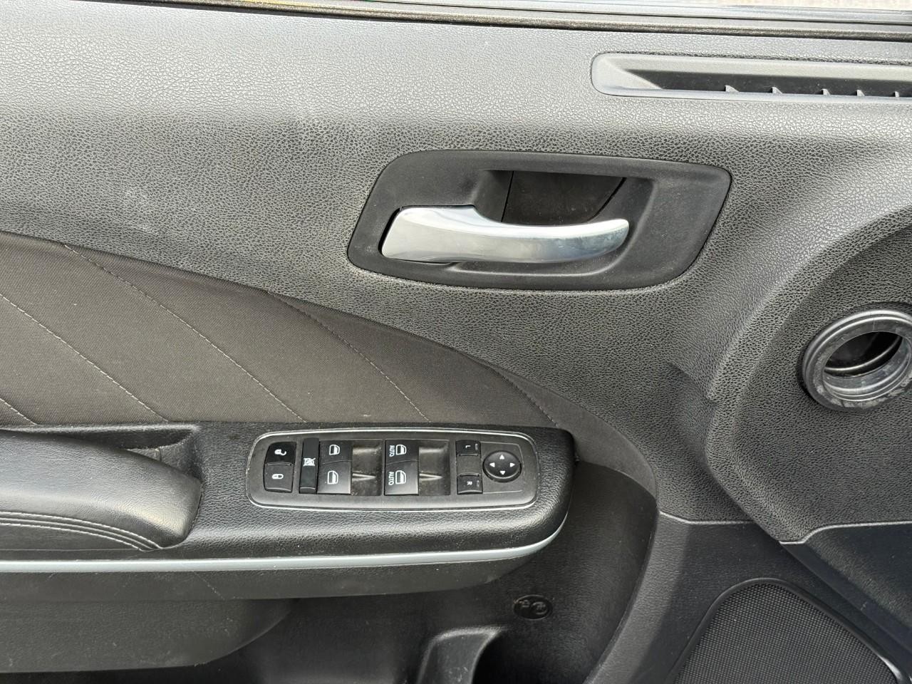 Dodge Charger Vehicle Full-screen Gallery Image 10