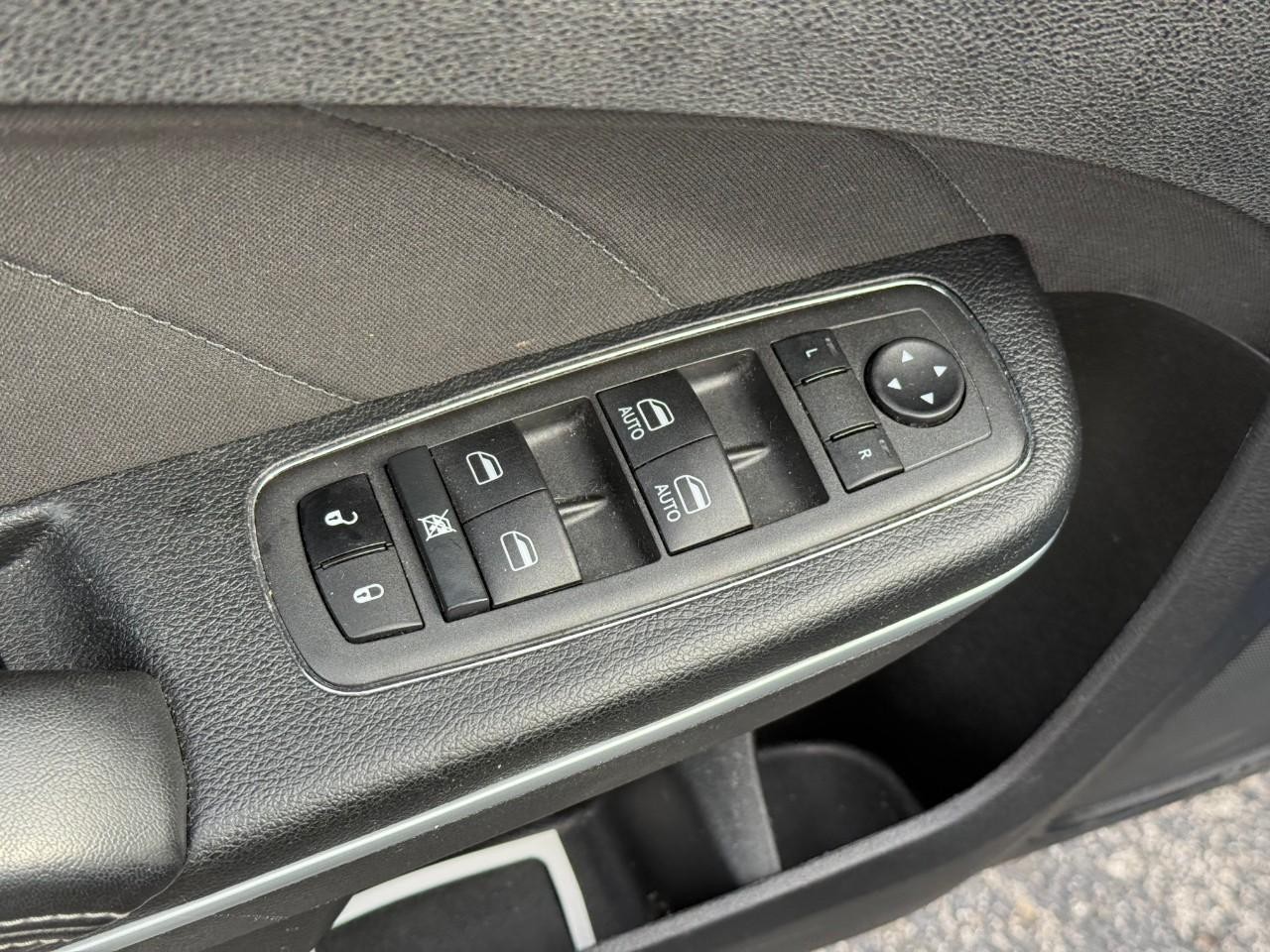 Dodge Charger Vehicle Full-screen Gallery Image 11