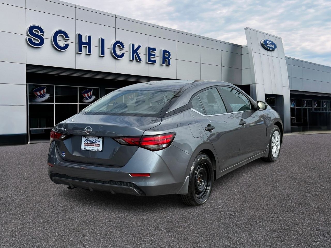 Nissan Sentra Vehicle Full-screen Gallery Image 02