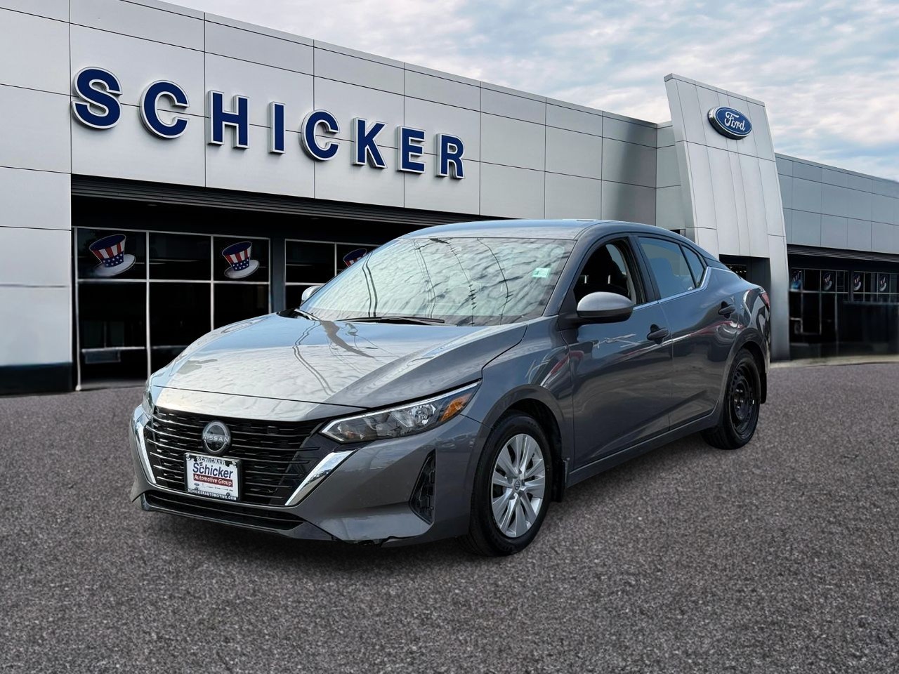 Nissan Sentra Vehicle Full-screen Gallery Image 04