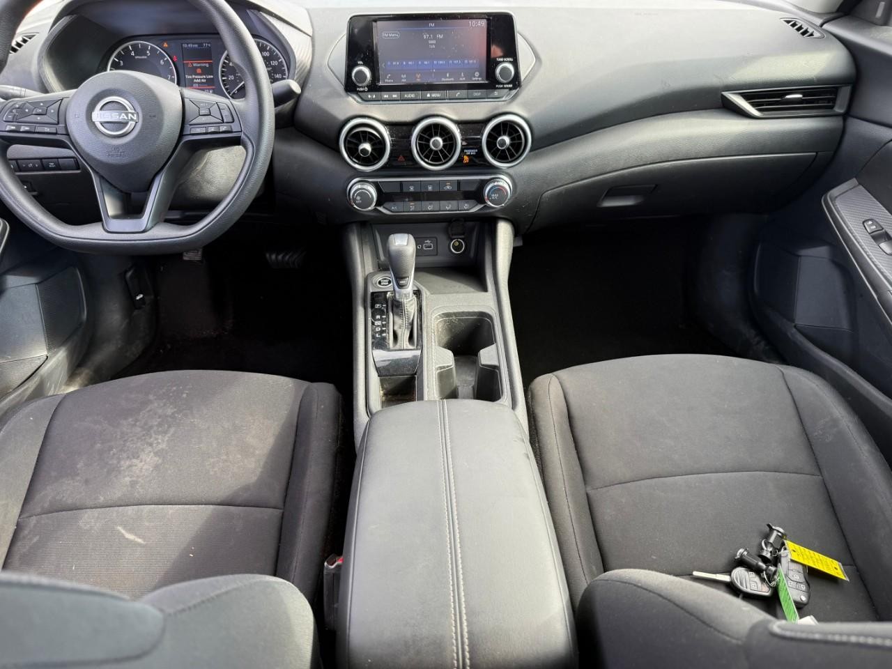 Nissan Sentra Vehicle Full-screen Gallery Image 06
