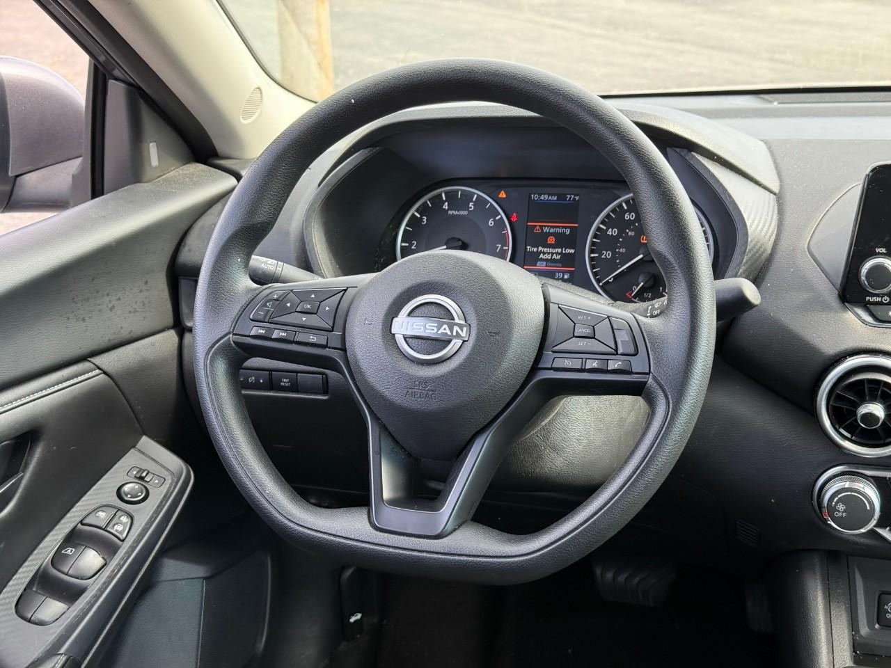 Nissan Sentra Vehicle Full-screen Gallery Image 07