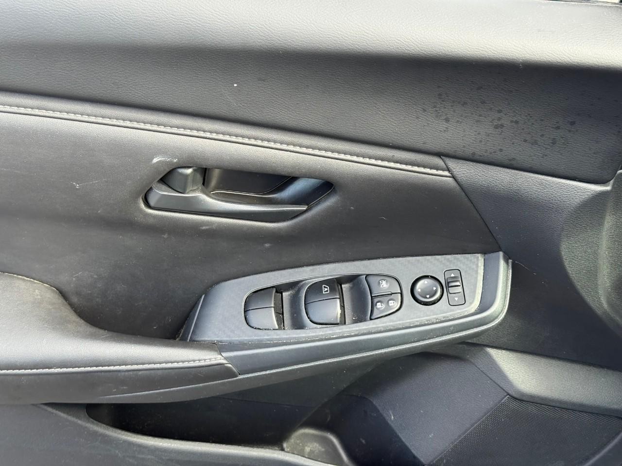 Nissan Sentra Vehicle Full-screen Gallery Image 10