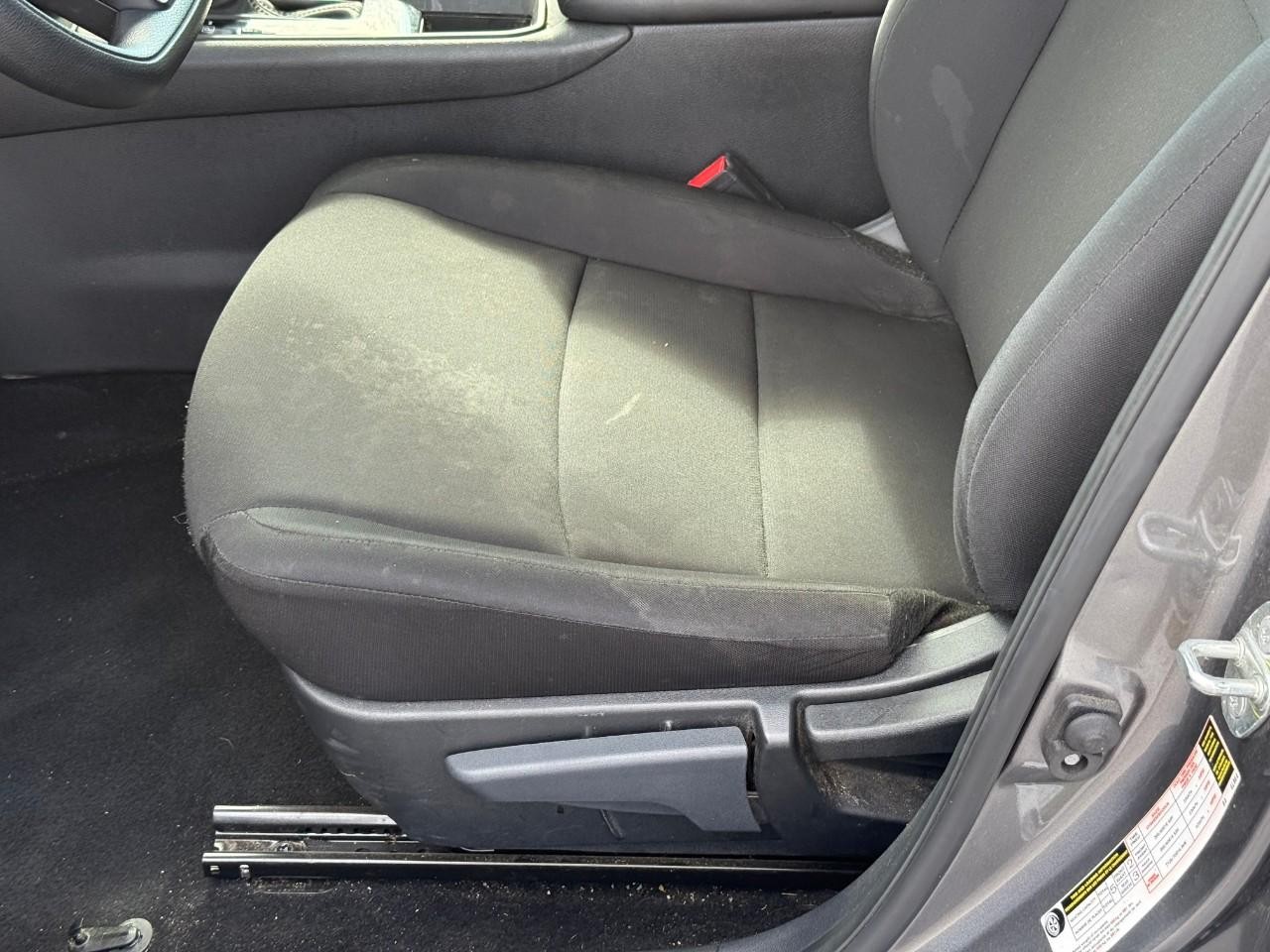 Nissan Sentra Vehicle Full-screen Gallery Image 11