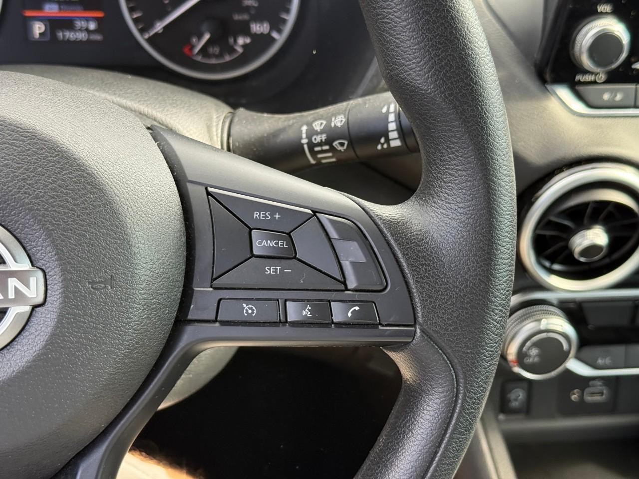 Nissan Sentra Vehicle Full-screen Gallery Image 13