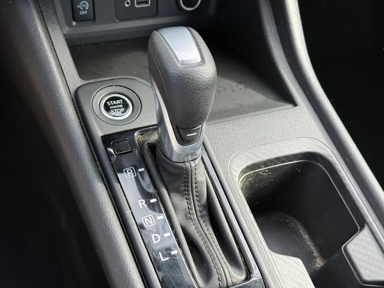 Nissan Sentra Vehicle Full-screen Gallery Image 15