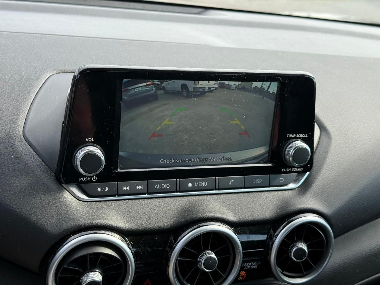 Nissan Sentra Vehicle Full-screen Gallery Image 16