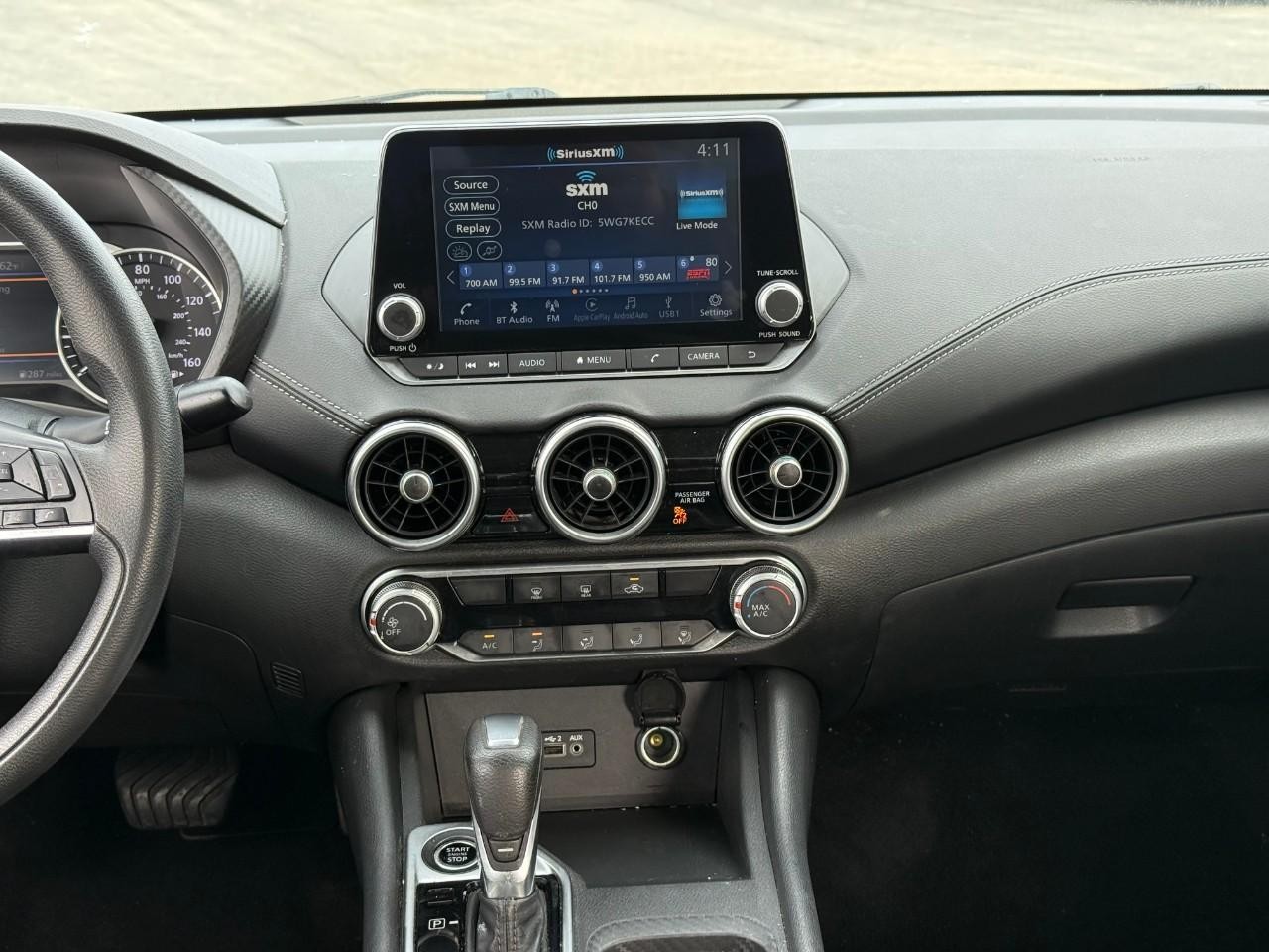 Nissan Sentra Vehicle Full-screen Gallery Image 08