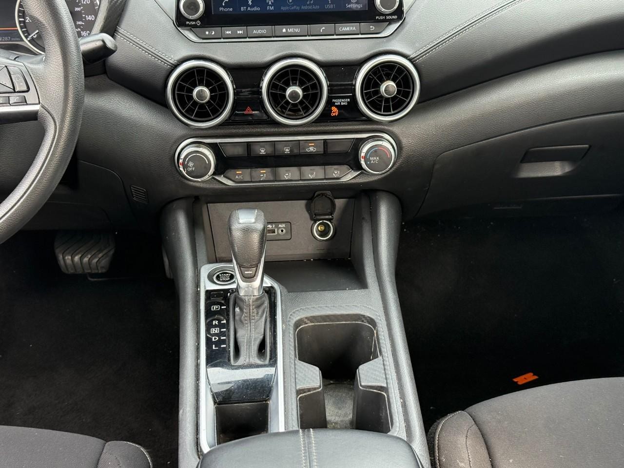 Nissan Sentra Vehicle Full-screen Gallery Image 09