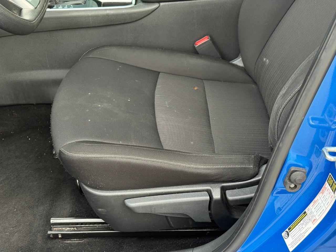 Nissan Sentra Vehicle Full-screen Gallery Image 11