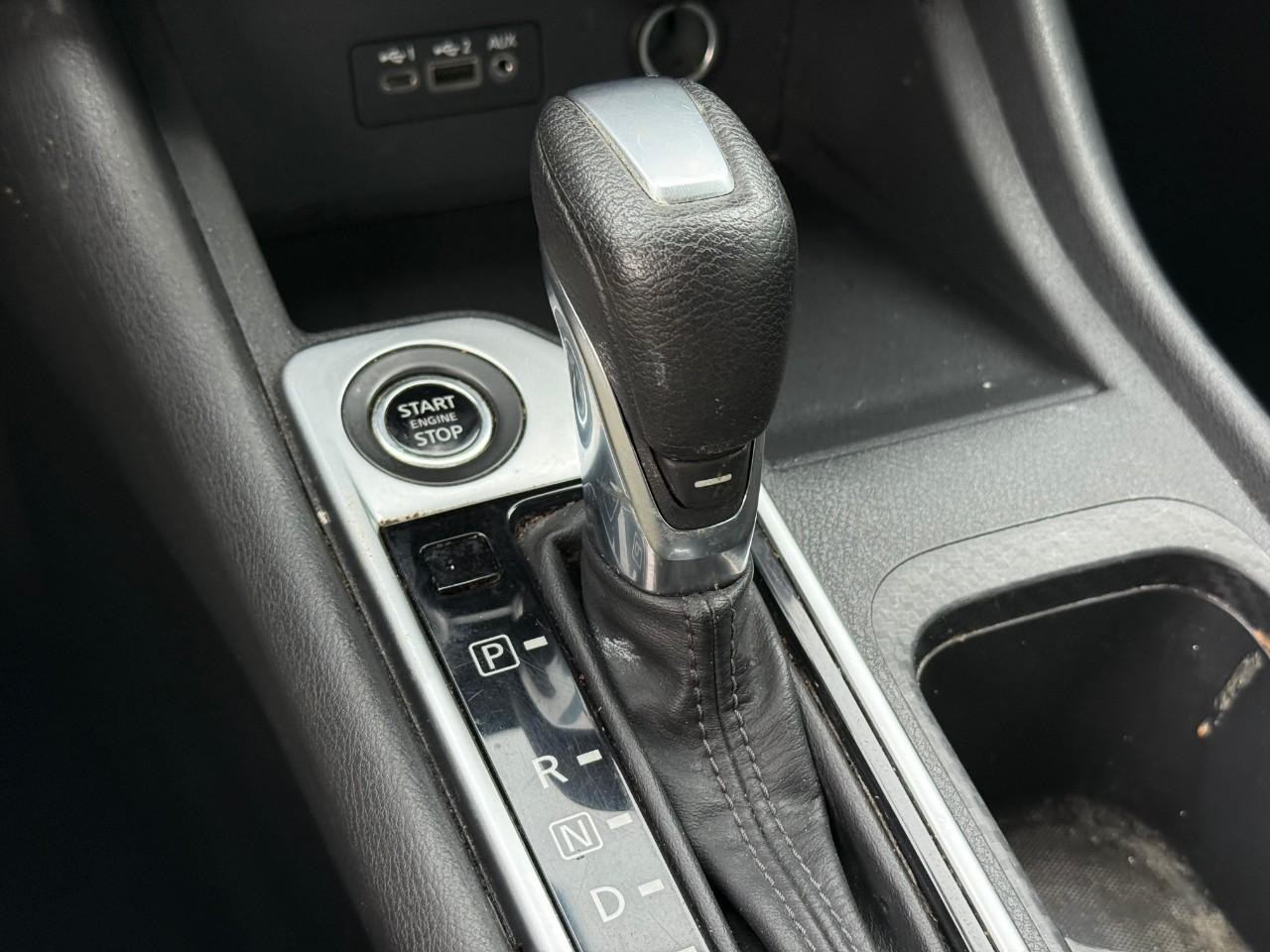 Nissan Sentra Vehicle Full-screen Gallery Image 15