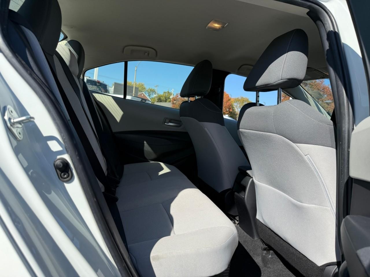 Toyota Corolla Vehicle Full-screen Gallery Image 05