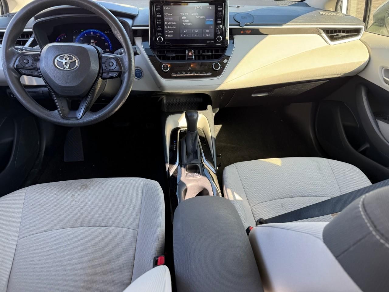 Toyota Corolla Vehicle Full-screen Gallery Image 06