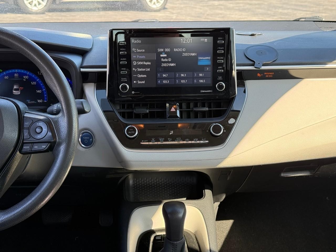 Toyota Corolla Vehicle Full-screen Gallery Image 08