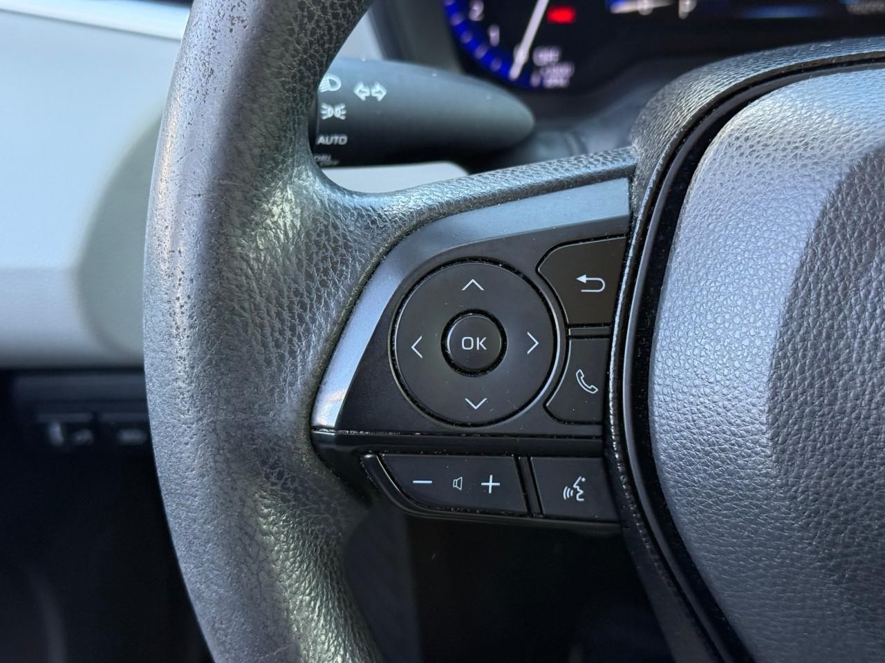 Toyota Corolla Vehicle Full-screen Gallery Image 13