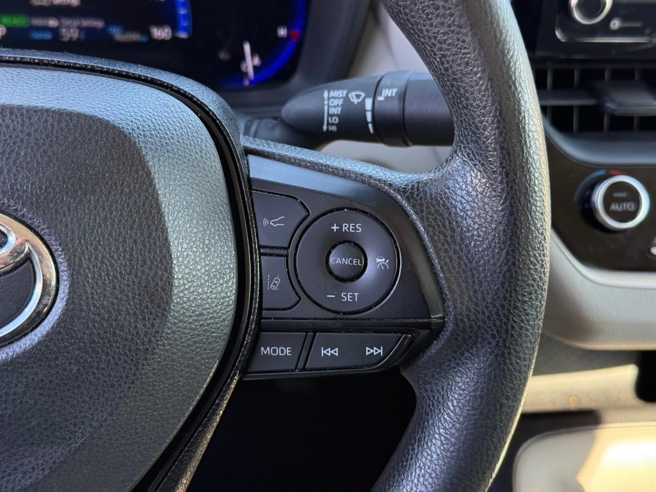 Toyota Corolla Vehicle Full-screen Gallery Image 14