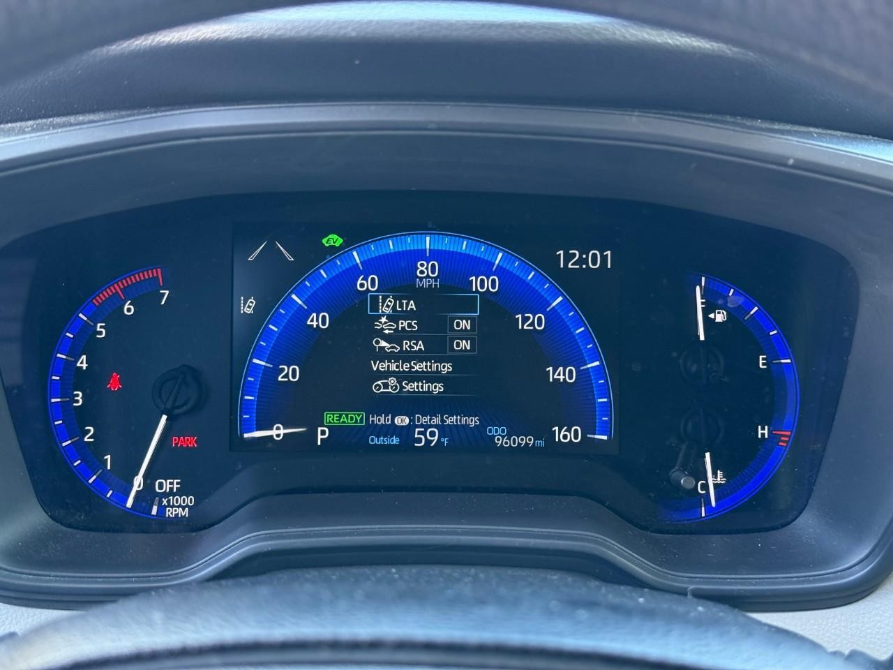 Toyota Corolla Vehicle Full-screen Gallery Image 15