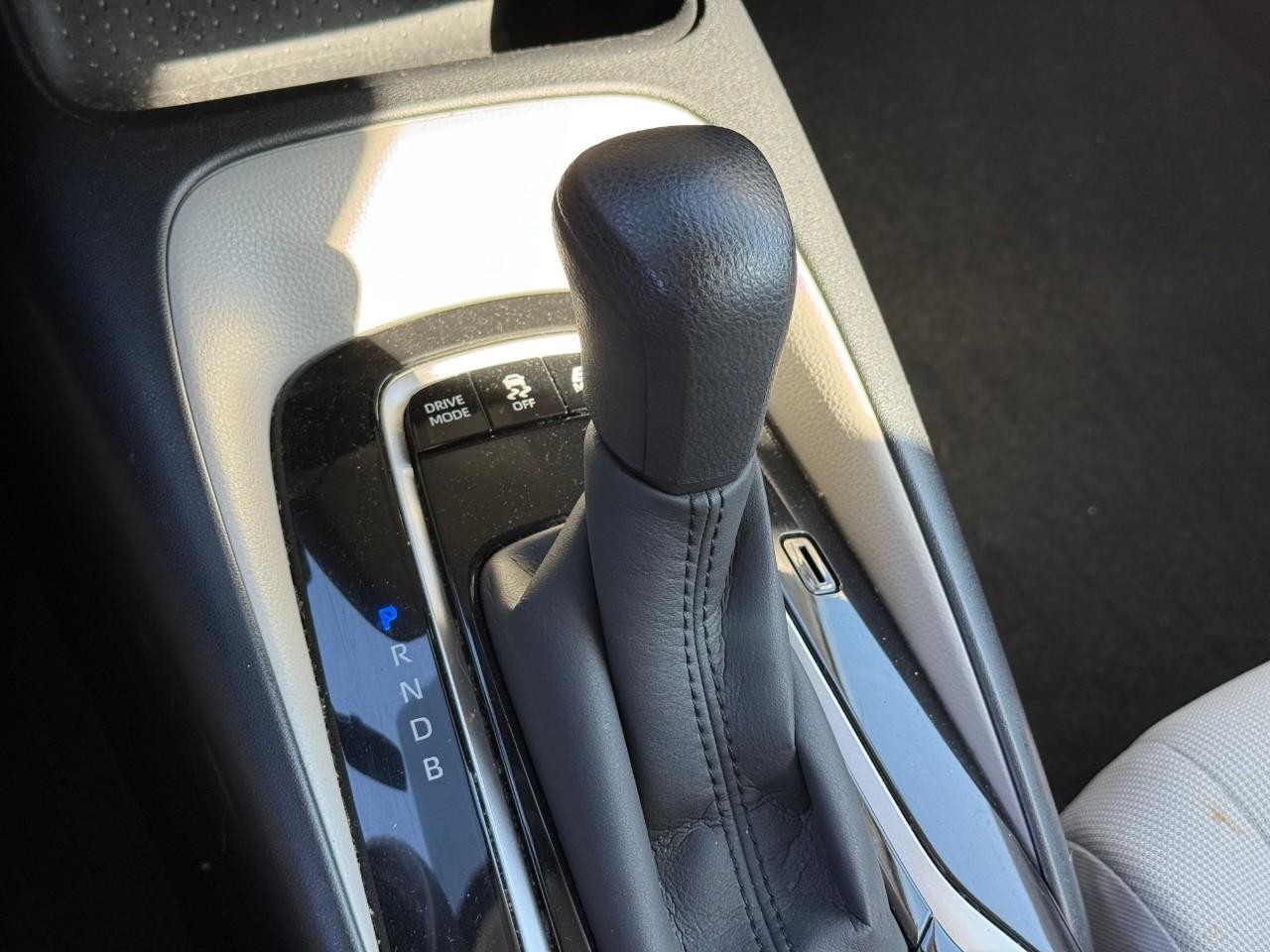 Toyota Corolla Vehicle Full-screen Gallery Image 16