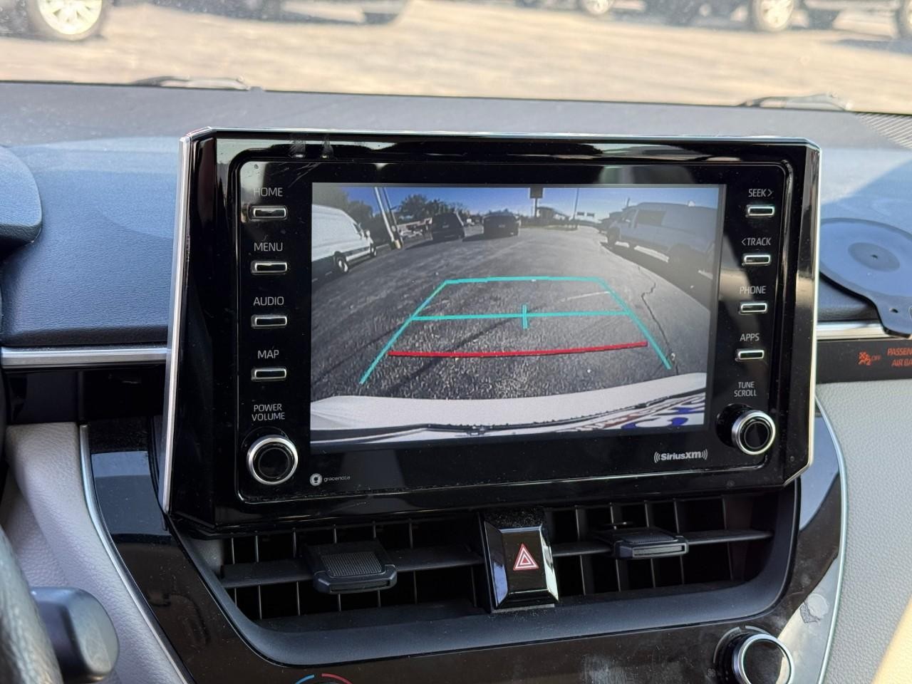 Toyota Corolla Vehicle Full-screen Gallery Image 17