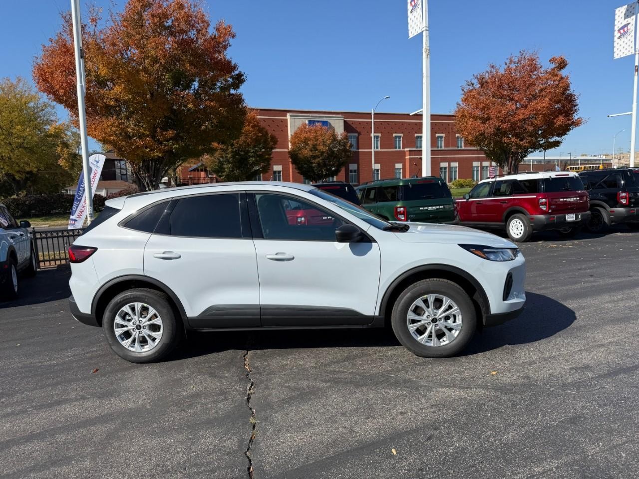 Ford Escape Vehicle Full-screen Gallery Image 02
