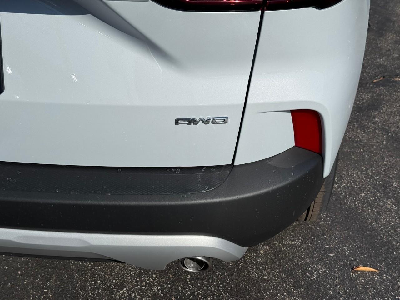 Ford Escape Vehicle Full-screen Gallery Image 04