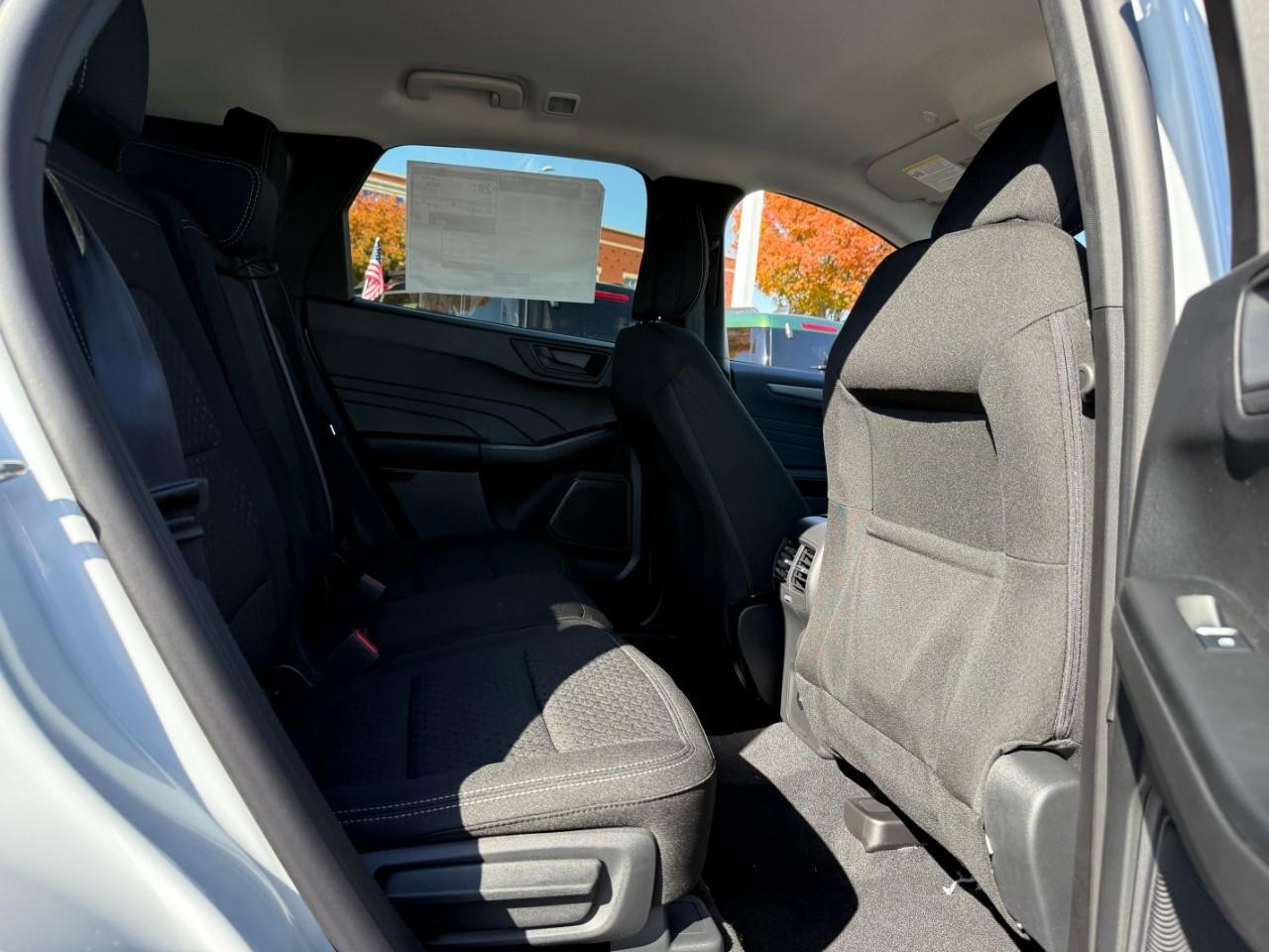 Ford Escape Vehicle Full-screen Gallery Image 06