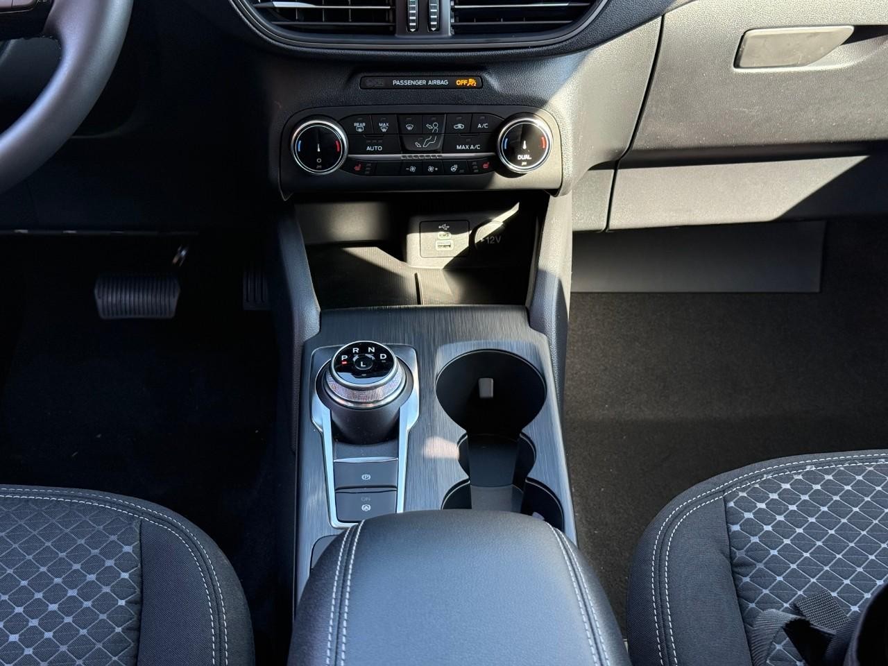 Ford Escape Vehicle Full-screen Gallery Image 11