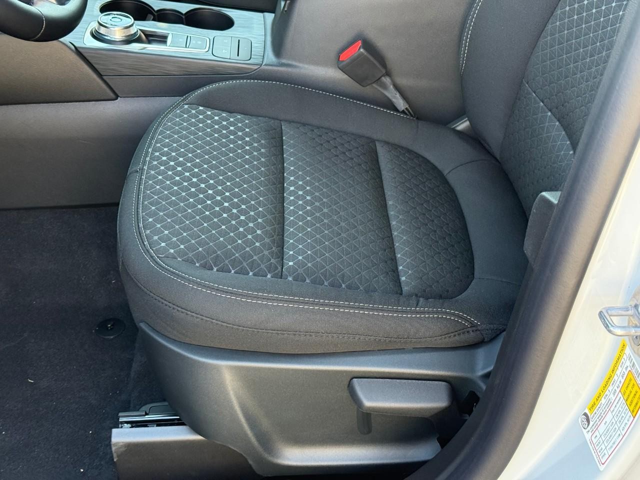 Ford Escape Vehicle Full-screen Gallery Image 13