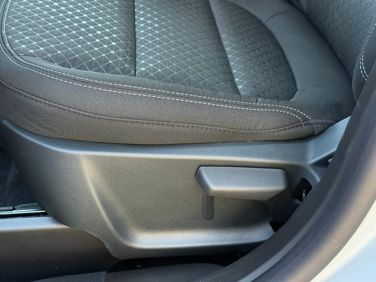 Ford Escape Vehicle Full-screen Gallery Image 14